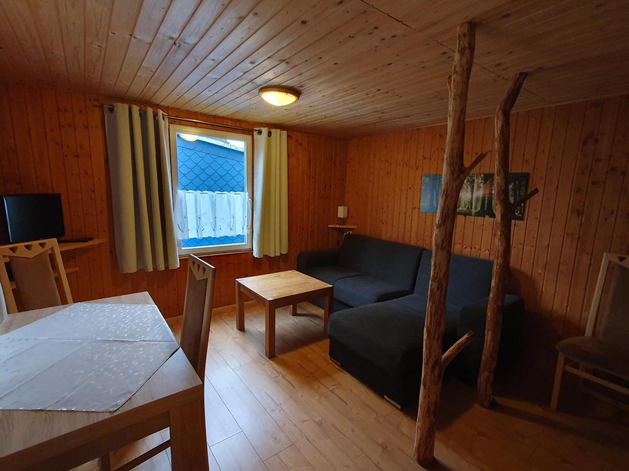 Ferienhaeuser & Bungalows - Naturcamp Meyersgrund Im Thueringer Wald Ilmenau Rom bilde